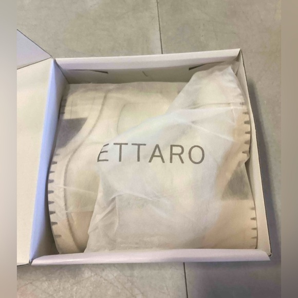 NIB EETTARO Women's Fashion Chunky Heeled Chelsea Boot in Cream Sz 8 - Picture 6 of 6